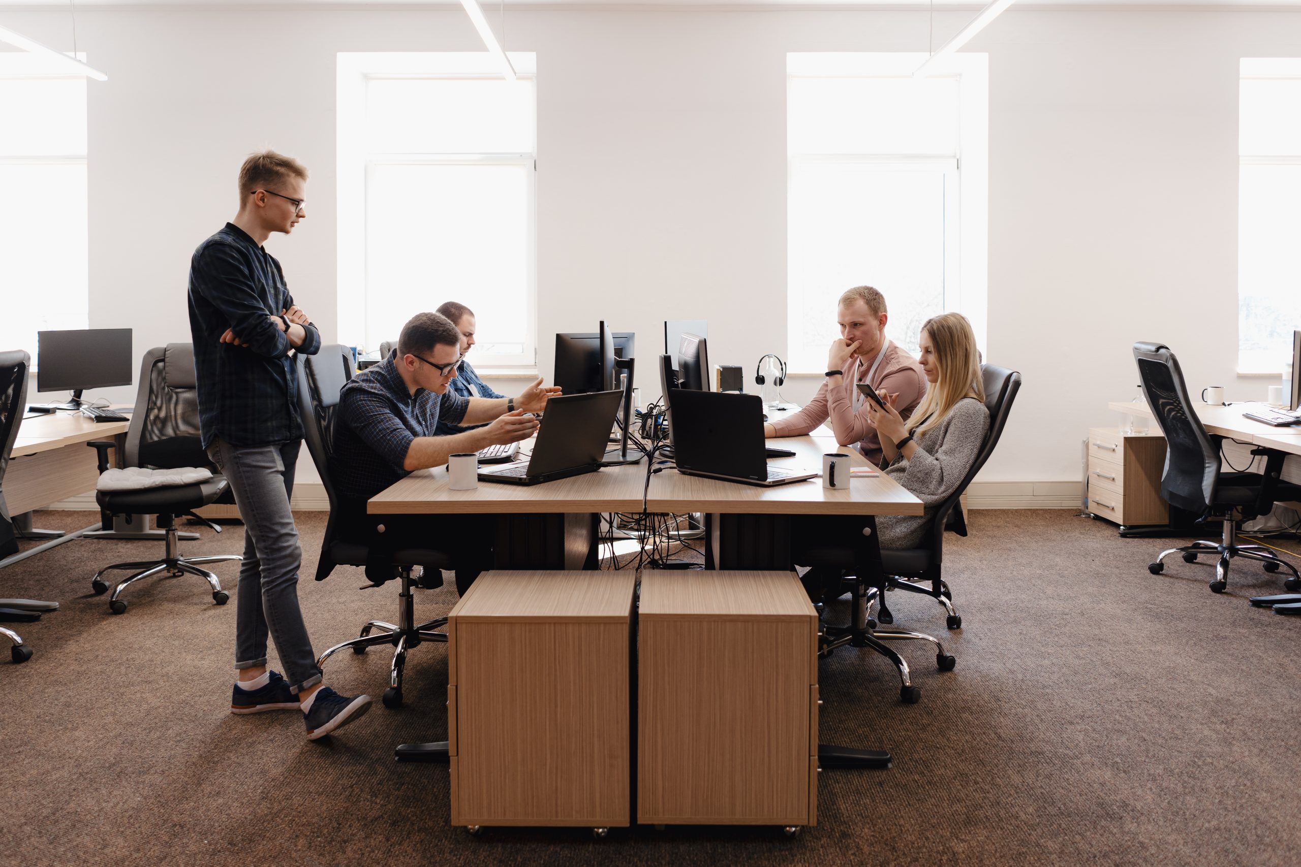 techniciens assurant le workplace chez les clients